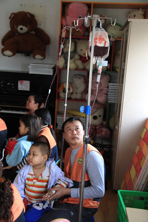 Những bệnh nhi mòn mỏi chờ máu - ảnh 2